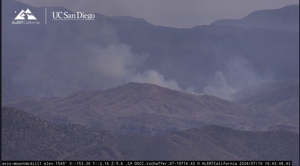 ImIntoFires's tweet photo. The fire is now at 100 acres with a potential for 200 acres!!!Fire is moving towards (Agua Dulce Rd & the 14 freeway)Per BC19 fire activity has picked up. #PoppyFire https://t.co/OEXZUwYpoC