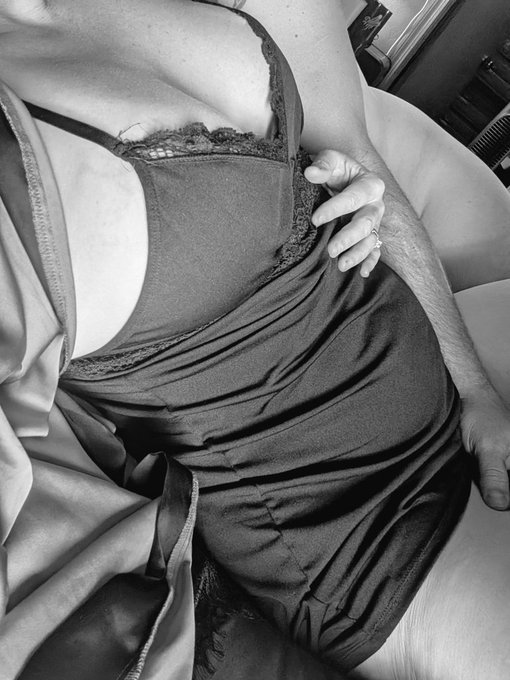 Nap time after the lake https://t.co/aXX8BzwPWw<a href="/tag/mfc"class="tags"><span>#mfc</span></a>