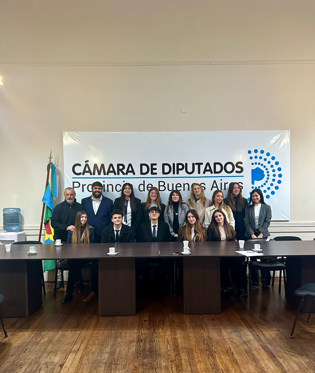 soleaalonso's tweet photo. 🏛 Hoy recibimos a estudiantes que participaron del #ModeloONU en La Plata entre los Colegios Centenario, Albores y San Simón.

Es un honor escuchar a jóvenes que revalorizan la práctica de la política cómo tal ❤.

👉 Con @ArielArchanco declaramos esta iniciativa de interés legislativo en un proyecto que cuenta con mi co-autoría.