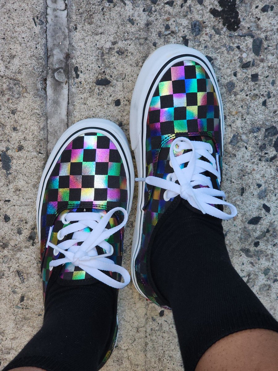 key2ursole's tweet photo. Back to Vans for a moment, lol
👟: Vans Authentic " iridescent checkerboard"
#kotd #sneakers #31daysofvans https://t.co/EifxwLfqcI