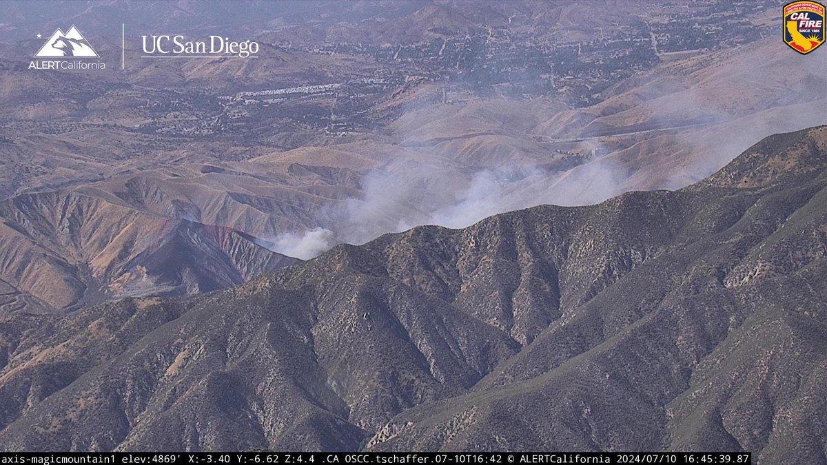 DanielFireTruck's tweet photo. #PoppyFire 3rd Alarm has been requested, the Fire has a Potential for 200 acres, fire activity has picked up and itβs heading towards Soledad Canyon Rd and Agua Dulce Canyon Rd. https://t.co/atzsKh1GjU