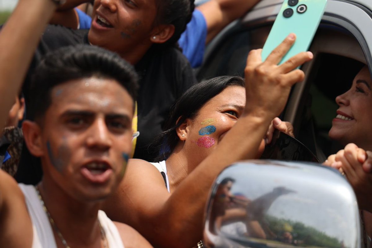 Pr1meroJusticia's tweet photo. ¡La UNIDAD es la fuerza del cambio! 
🇻🇪 

Cada voto es un paso hacia un futuro mejor. Hagamos historia juntos este #28Julio votando por la unidad, por el cambio con @EdmundoGU.

#VamosAganar

📍Barcelona, Anzoátegui https://t.co/HyihikMT2o