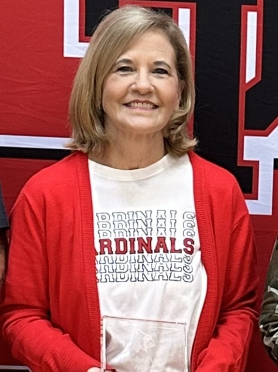 DTCardinals's tweet photo. 🏆 Congrats to Ms. Vickie White, our Cardinal Way Award winner!
Known for knowing every student's name and story, Vickie’s warmth and care make D-T special. She's the heart of our school community.
Thanks for making D-T a better place, Vickie!
#DTProud #CardinalWayAward https://t.co/gUuc81OnPM