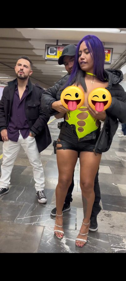 I_AM_Lisha67's tweet photo. Una mujer llamada Luna Bella hizo un desmadre en el Metro involucrando a un policía.

Full video link 👇 
https://t.co/QbtaGf8V8a https://t.co/9QmI7ds3w1