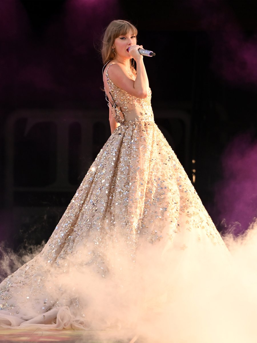 4k_taylorr's tweet photo. #ZurichTSTheErasTour https://t.co/ezx0wQ69G7