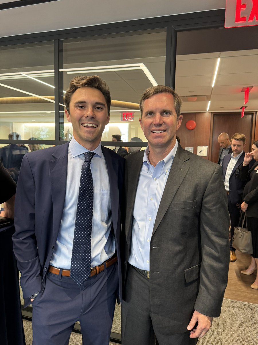 davidhogg111's tweet photo. Nice meeting you @GovAndyBeshear https://t.co/GUtupZsO6r