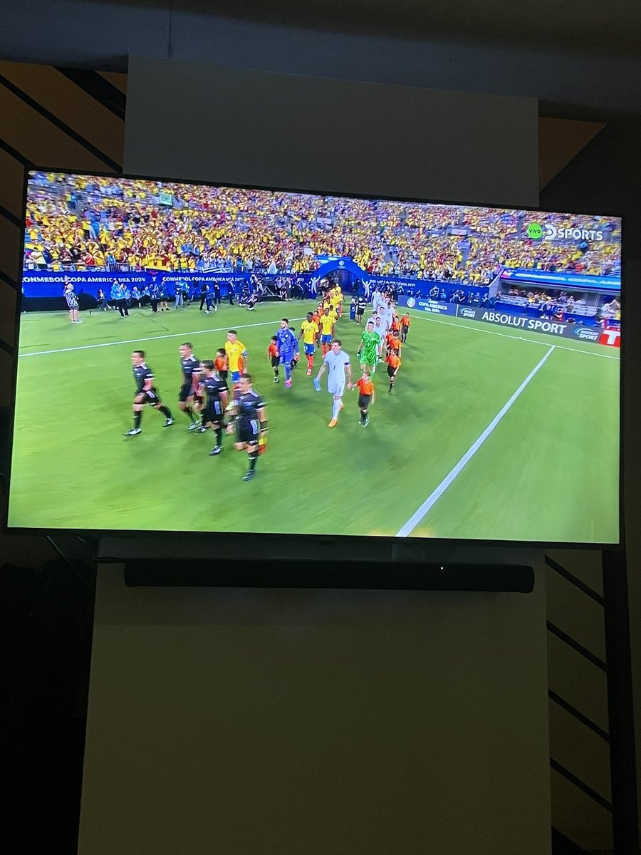 DanielSegovia10's tweet photo. Como siempre con el relato del que más la siente.. @RodrigoRomano76! Vamos Uruguay carajo https://t.co/uhBfG8G0xq