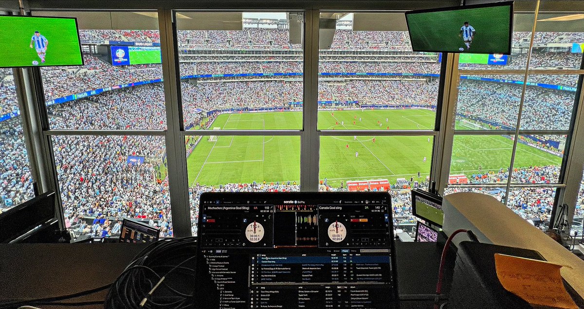 LSMProductions_'s tweet image. 80,000+ fans last night at @MetLifeStadium for the @CopaAmerica semifinal between Argentina &amp;amp; Canada. Third match at the stadium for our music team, having curated the musical vibe for the two group stage matches last month. #sports #music #consulting #lsmprods