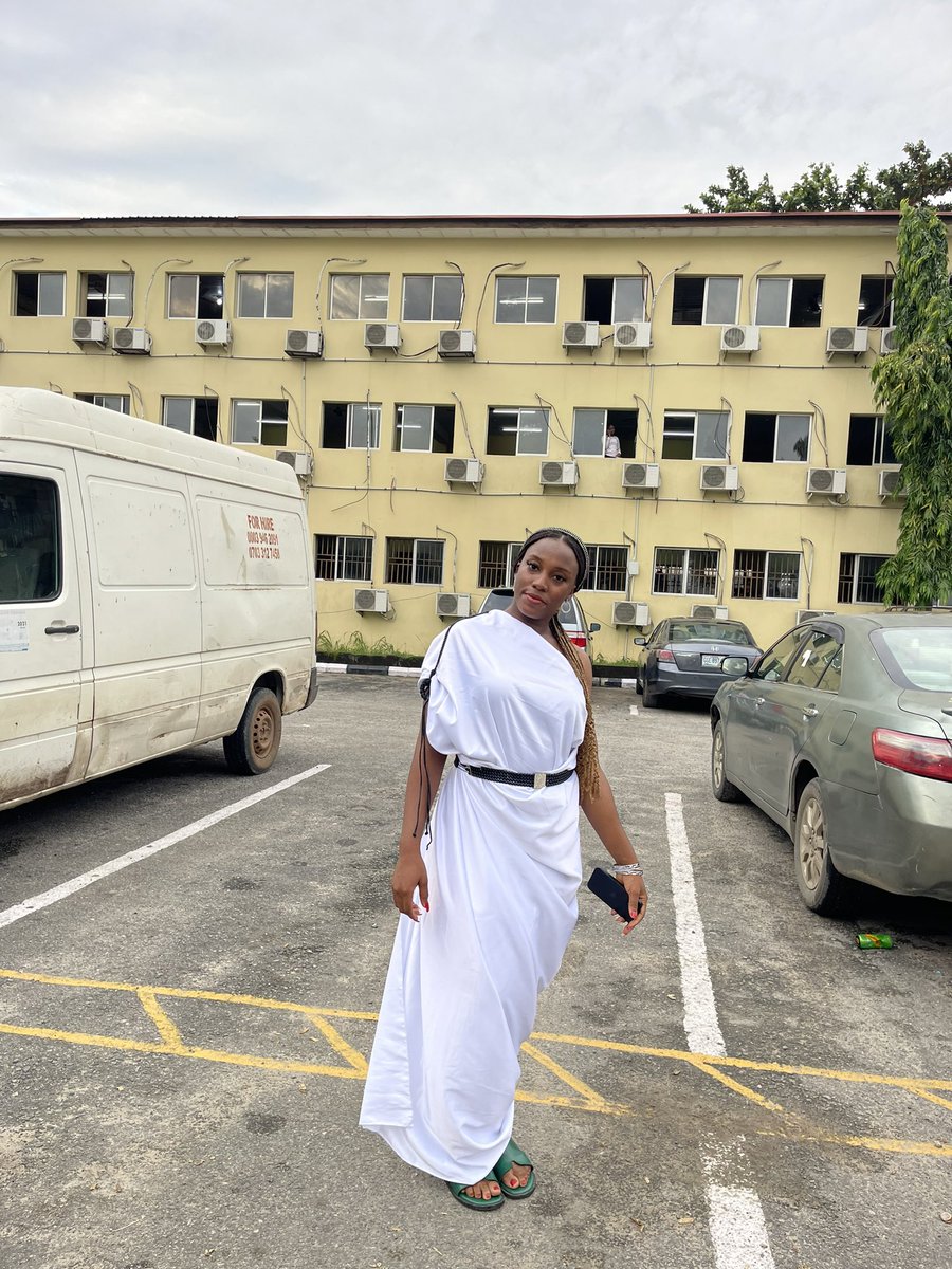 Iretomiwa__'s tweet image. Day 3: Costume dayyyyy🧏🏼‍♀️
Very few people got it 😔😂

#fyw #Finalyearweek