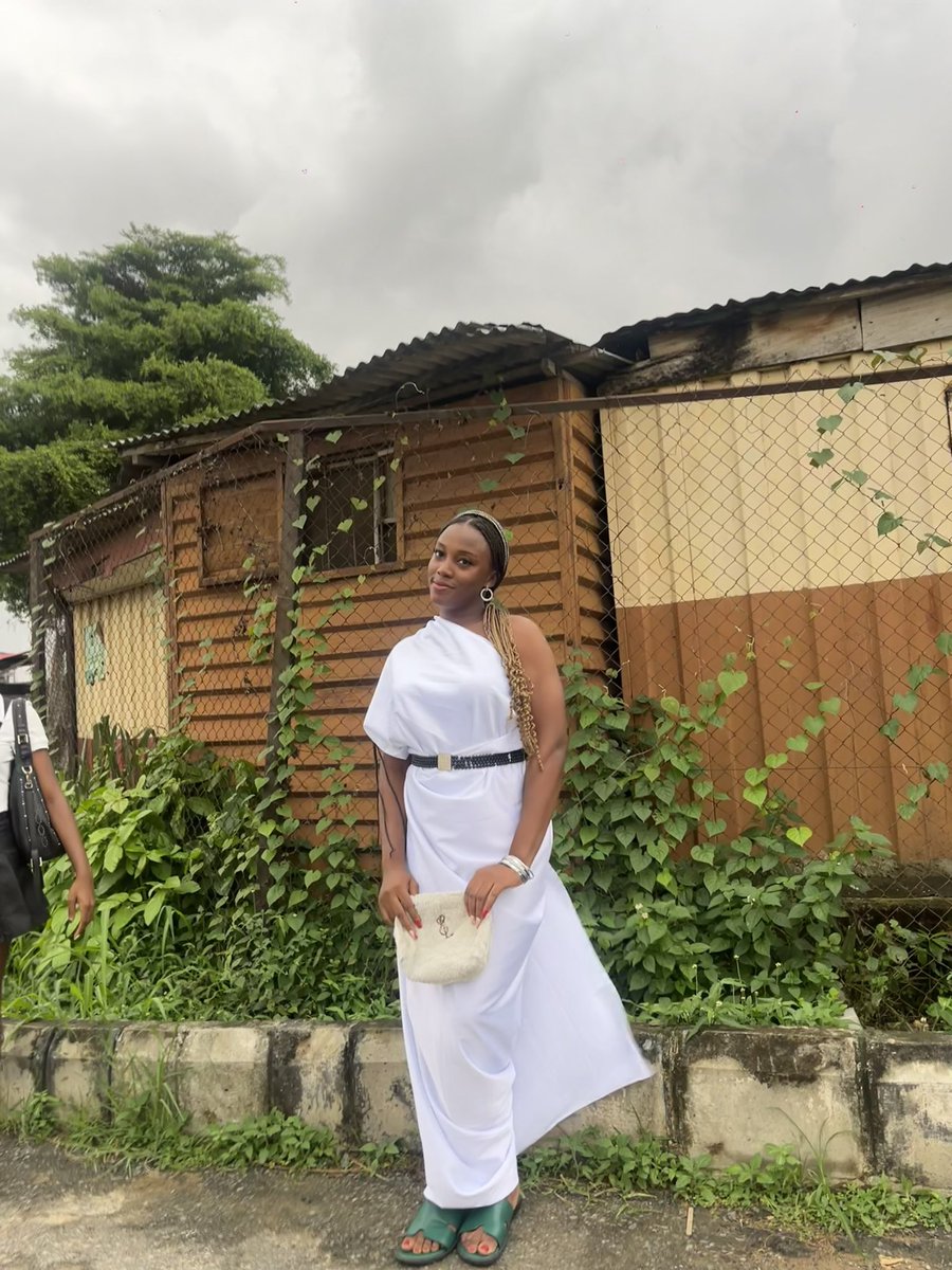 Iretomiwa__'s tweet image. Day 3: Costume dayyyyy🧏🏼‍♀️
Very few people got it 😔😂

#fyw #Finalyearweek