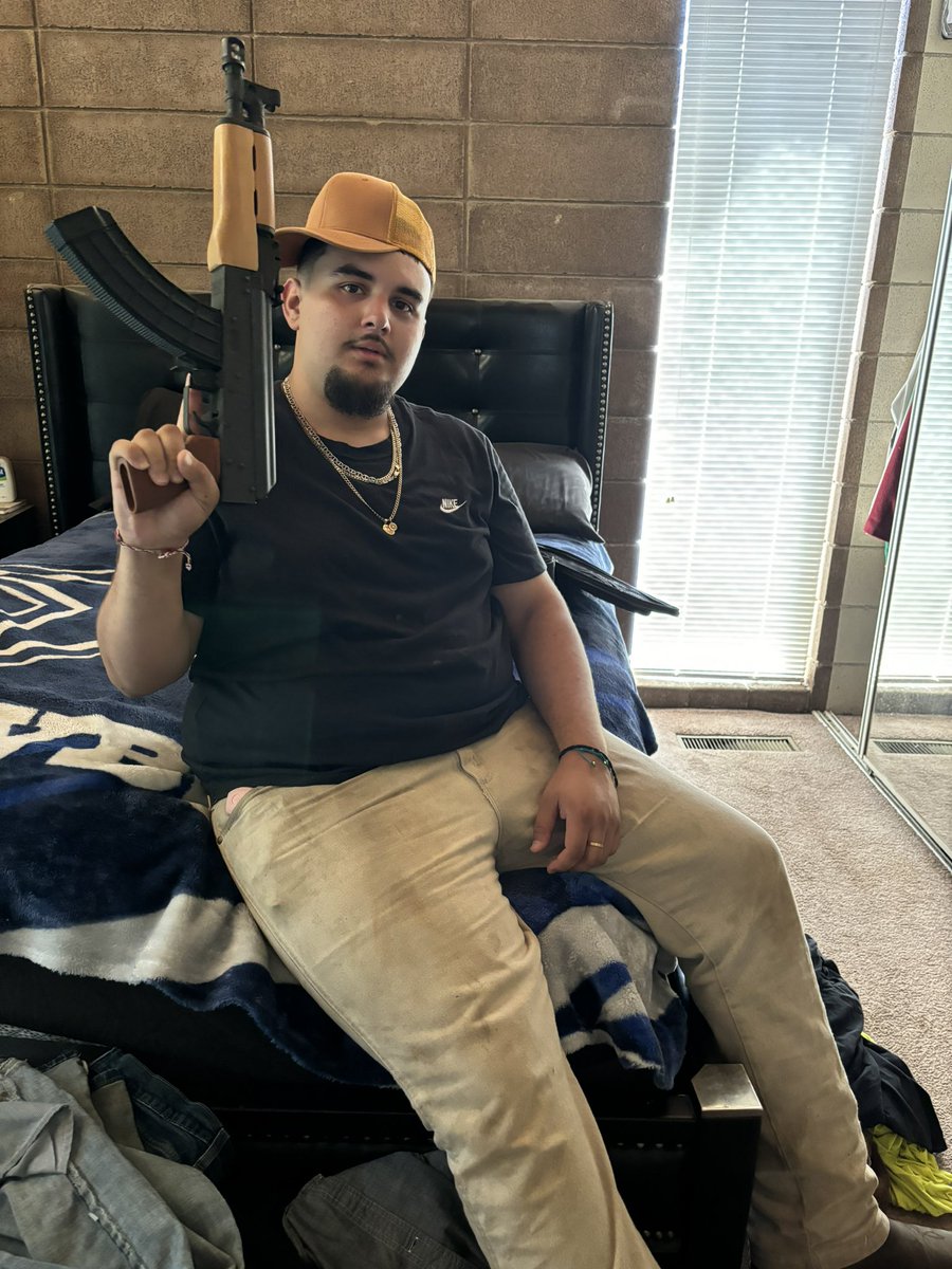 MistaFuccYou's tweet photo. I a kick doe before I go broke https://t.co/nsJDCyv2CO