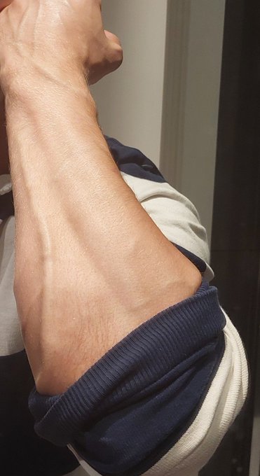 Forearms decided it was a no chill kind of day https://t.co/SbcL8GSBmz<a href="/tag/nsfwaudio"class="tags"><span>#nsfwaudio</span></a>