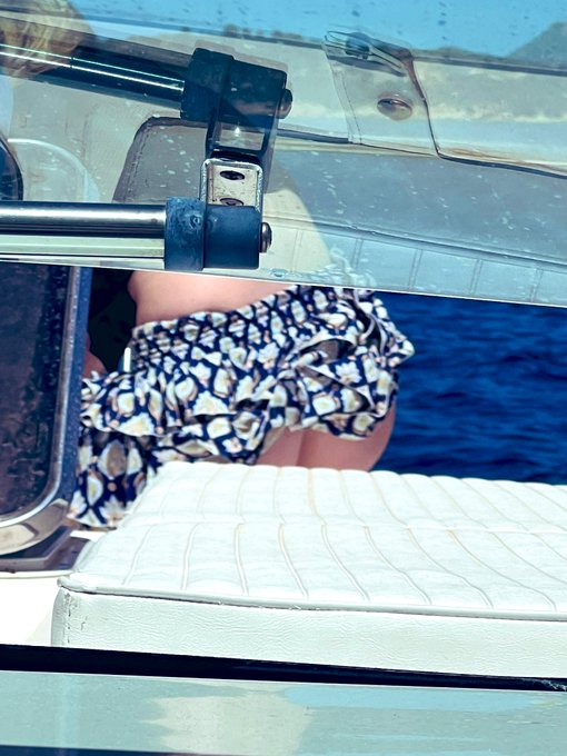 I&rsquo;m finally back onboard and Jan immediately #spy me while i&rsquo;m checking the anchor ⚓️🙈😂 Ok, I like it<a href="/tag/spy"class="tags">#spy</a><a href="/tag/fountain"class="tags"><span>#fountain</span></a><a href="/tag/exhibitionist"class="tags"><span>#exhibitionist</span></a><a href="/tag/squirt"class="tags"><span>#squirt</span></a><a href="/tag/fucked"class="tags"><span>#fucked</span></a>