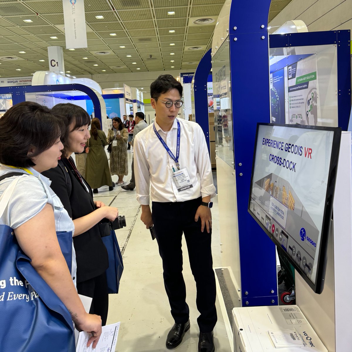 GEODIS_Group's tweet image. 🔴 #GEODIS is thrilled to take part of #BioplusInterphex!
Our #Healthcare team is excited to meet you at this event that proposes ways to expand overseas by building business networks. A pleasure to showcase our #coldchain logistics solutions!
➡️ bit.ly/3WZDw6f 
#BIX2024