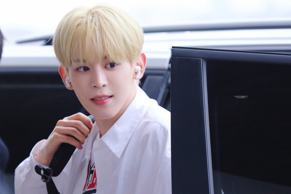 poraohyeonbin's tweet photo. 🚨🚨🚨🚨🚨 KIM HYEONBIN ESTÁ LOIRO REPITO KIM HYEONBIN ESTÁ LOIRO AAAAAAAAAAAAAAAAA SERÁ QUE VEM AI O COMEBACK???! SOCORRO 🚨🚨🚨🚨🚨 https://t.co/DLWMLTWond
