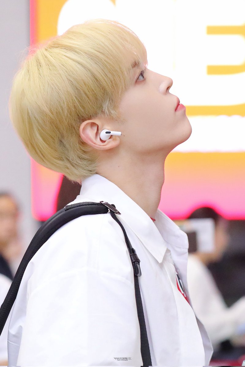 poraohyeonbin's tweet photo. 🚨🚨🚨🚨🚨 KIM HYEONBIN ESTÁ LOIRO REPITO KIM HYEONBIN ESTÁ LOIRO AAAAAAAAAAAAAAAAA SERÁ QUE VEM AI O COMEBACK???! SOCORRO 🚨🚨🚨🚨🚨 https://t.co/DLWMLTWond