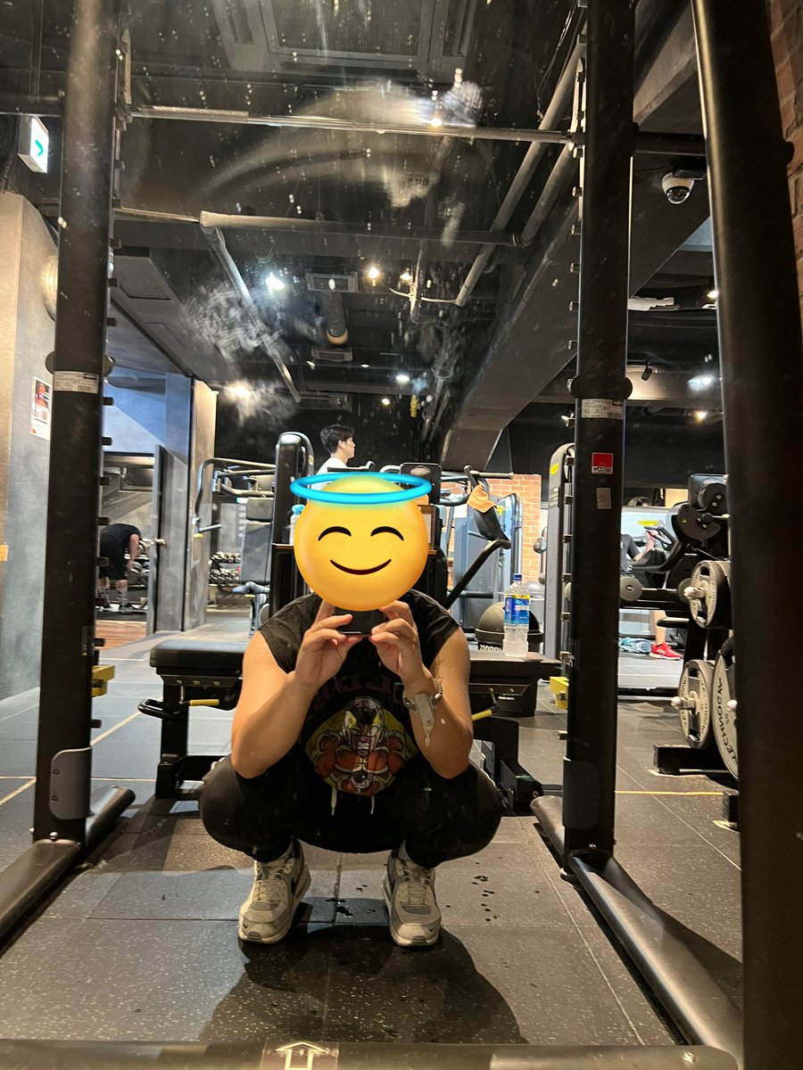 ozu_bon's tweet photo. こう見えて。
結構ごりごり🦍タイプです。

↓
タンクトップのフリーザー。 https://t.co/4Jdbbs91C5