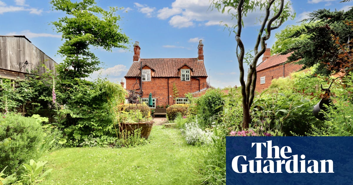 NextDoorProp's tweet photo. Homes in places with links to politicians – in pictures https://t.co/U0glLRiQCR https://t.co/J6RNo8JUDY