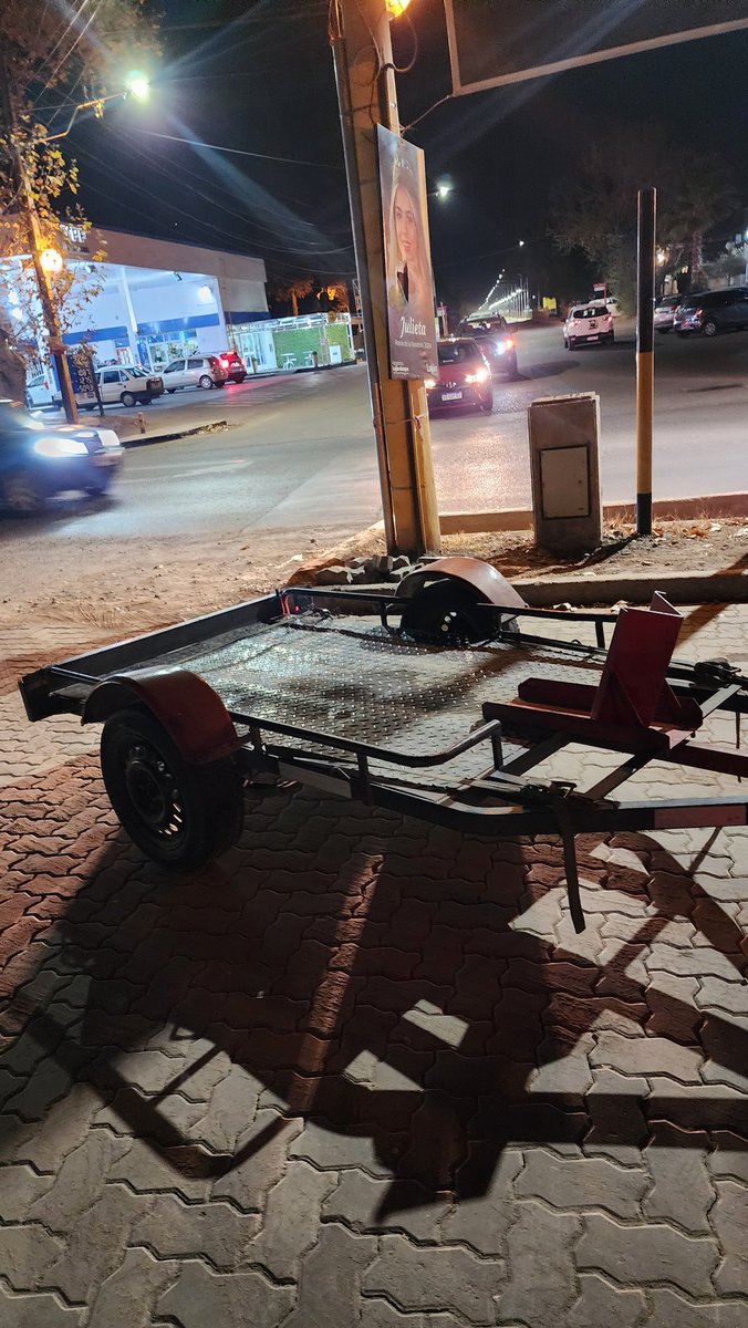 Federicho96's tweet photo. Me quedé tirado con el auto.. pedí una grúa y llegó esto. No se si me explique mal o si alguien dio por sentado que me movilizó en karting. https://t.co/qCs7gc96gI