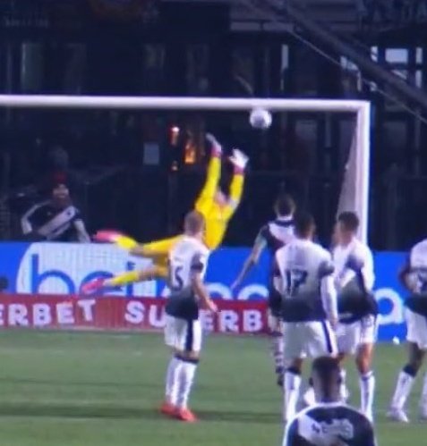 ruanrlx's tweet photo. Mesma distância, mesmo canto, mesma altura e mesma força.

Goleiro faz a diferença.

Apoiei o Donelli, cria da base, mas não dá... https://t.co/BKKIvRRhQs
