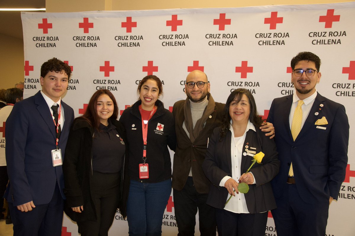 CRJChile's tweet photo. 3/3 En esta ceremonia se reconoció el trabajo de voluntarios y voluntarias de Juventud, como también se reconoció el trabajo de otras organizaciones que trabajan en juventud; agradecemos la participación y compromiso de cada persona que hacen a Cruz Roja Juventud 🙌🏻⛑️#CruzRoja https://t.co/wJ4Qtpsy9t
