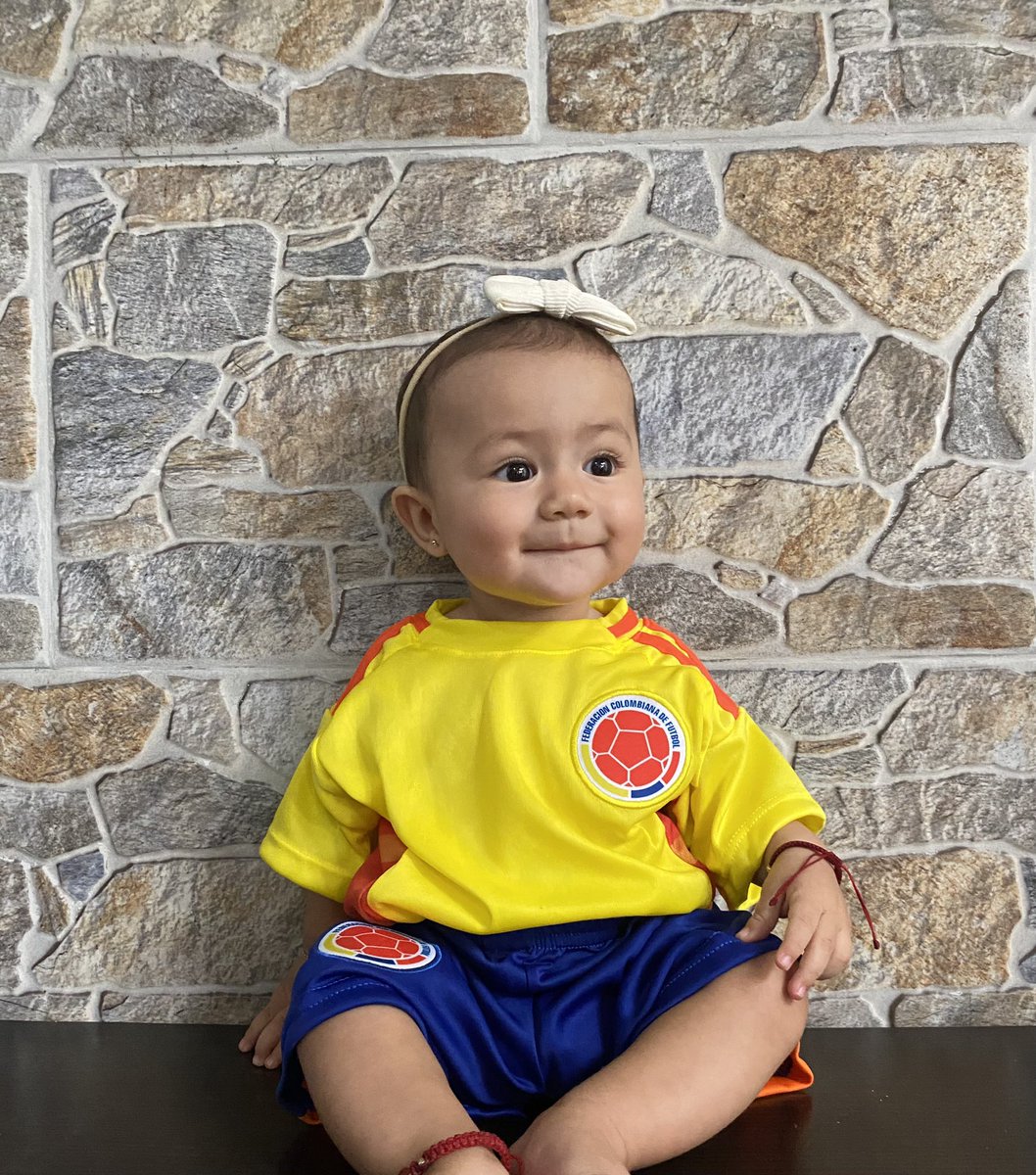 Mdvg22's tweet photo. Mood: 🇨🇴💛 @FCFSeleccionCol https://t.co/dW37uWzfrI