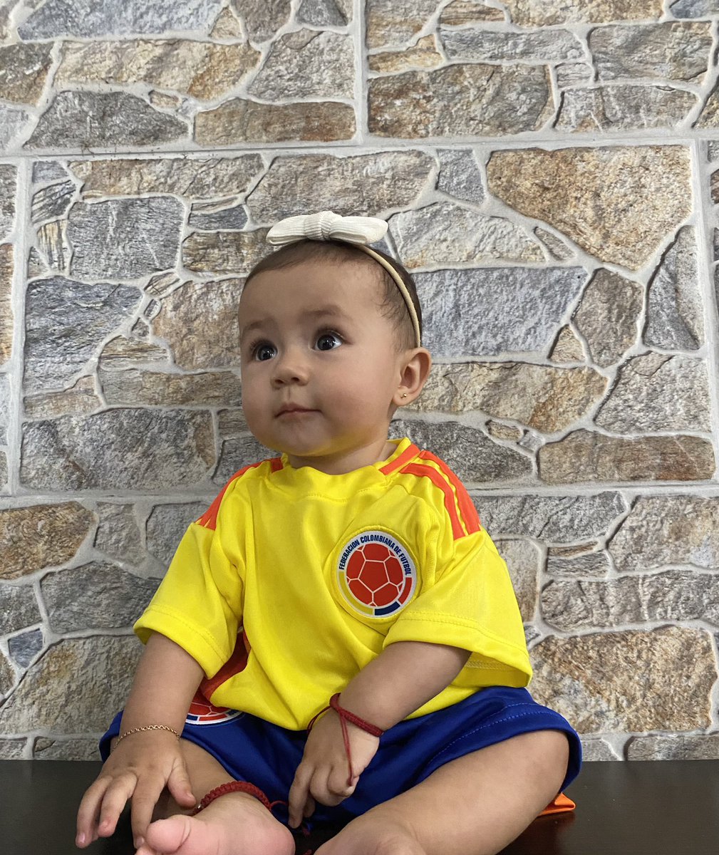 Mdvg22's tweet photo. Mood: 🇨🇴💛 @FCFSeleccionCol https://t.co/dW37uWzfrI