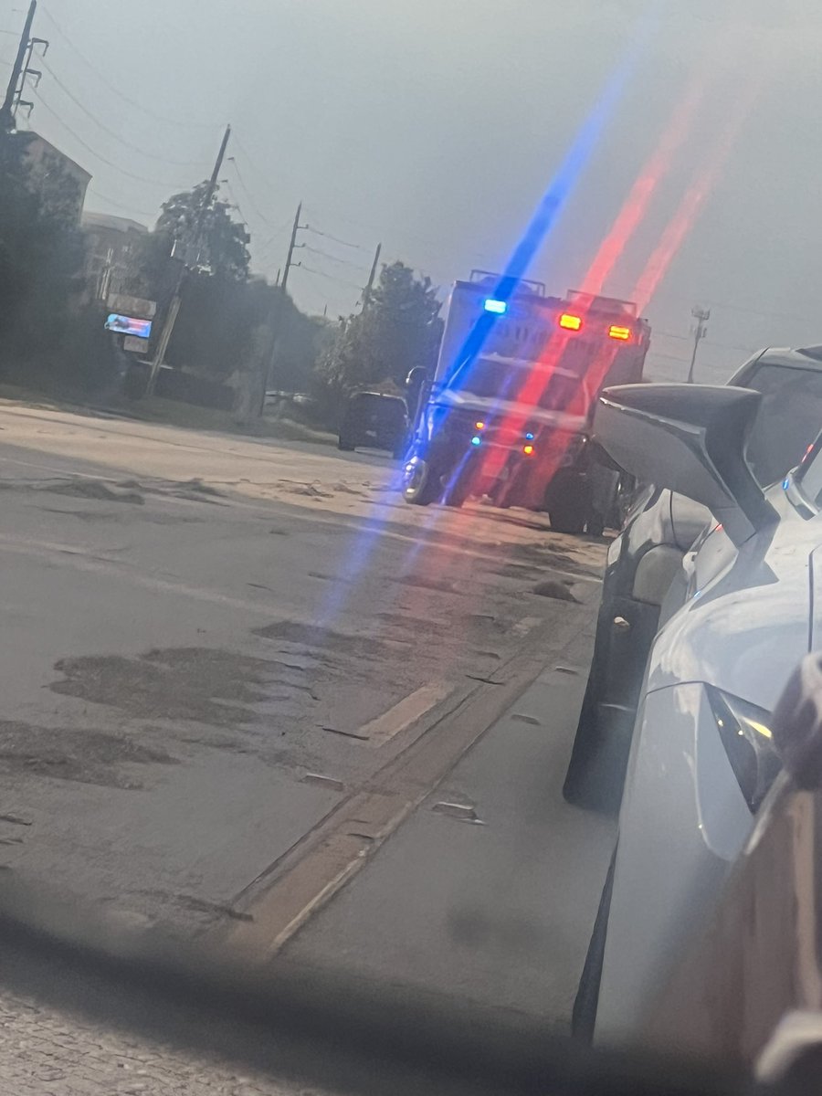 ZetaTalkLive's tweet image. So many accidents, pure anarchy! 
#houston #nopower #centerpoint #centerpointless