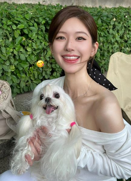 lusiwonii179's tweet photo. Zhao Lusi in white is a vision! ✨ Every time she steps out in that ethereal hue, she radiates an otherworldly glow. And when she smiles? OMG... It's like a glimpse of fairy..😍🤍
#ZhaoLusi #RosyZhao #RosyStyle #ZhaoLusixLovesAmbition
#Lusi https://t.co/nGhgdPW19Z