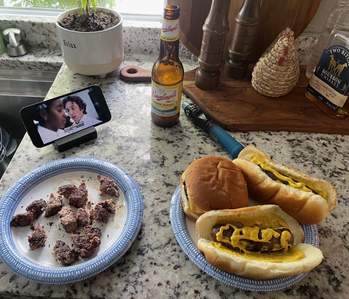 Criss808's tweet photo. Never cooked up a burger and brats faster https://t.co/gEUafBtFtW