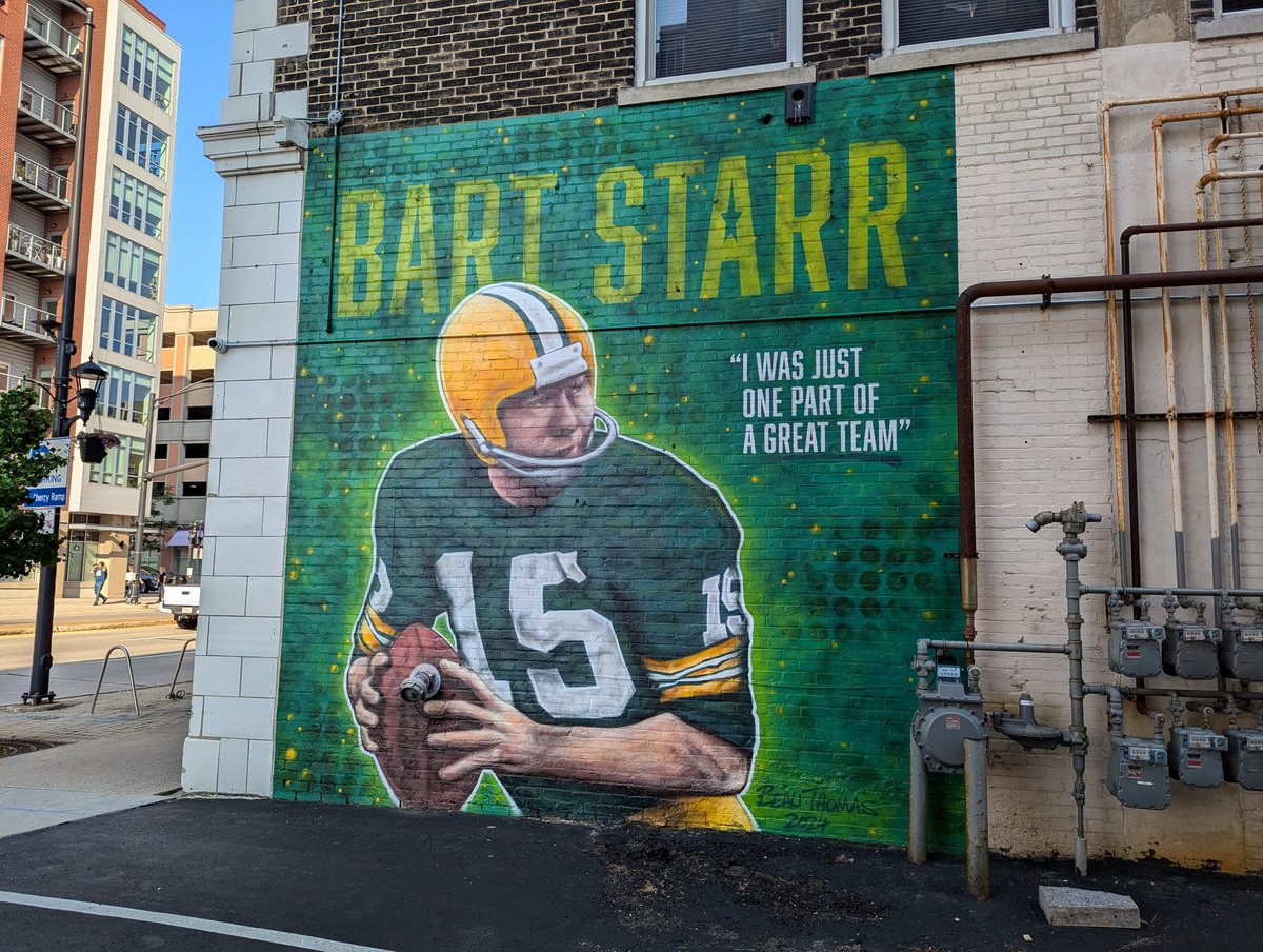 Incredible new mural in Downtown Green Bay, created by Trackside Design LLC.

I love the murals Beau does around the city; this may be the best yet. 

#GOAT #GoPackGo