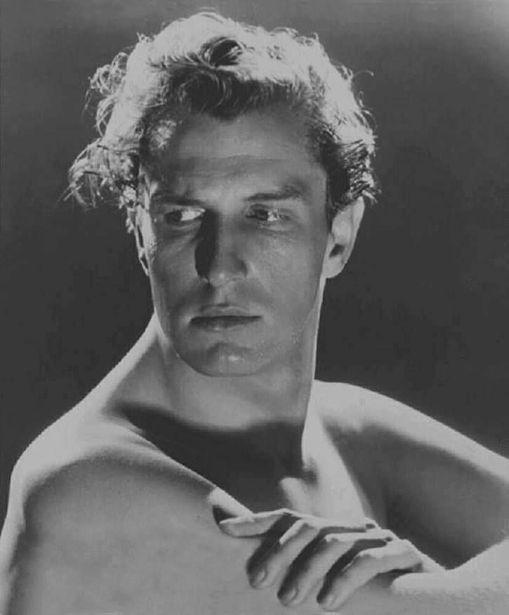 ClassicMovieDig's tweet photo. Vincent Price, 1935, 
when he began his career on the London stage

#TCMParty #TCM https://t.co/1IOhcSUfCA