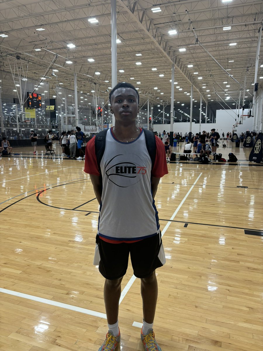 Res Whitaker showing off some slashing skills, while knocking down pull-up three’s from around the arc.

<a href="/ToppTierBball/">Topp Tier Bball</a>