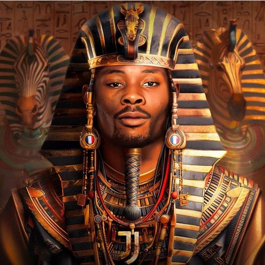 نادي يوفينتوس الايطالي منزل الصورة دي بعد تعاقده مع لاعب من اصول افريقيه و كاتبين pharaoh is in town علي اساس انه اصوله مصرية
بقي بيتم الترويج للافروسنترك  والمركزيه الافريقيه بشكل مش طبيعي!
#ترحيل_اللاجئين_واجب_وطني