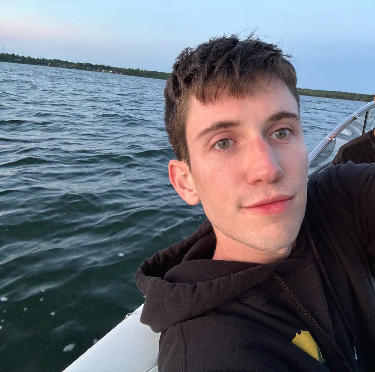 idkitsaids's tweet photo. lake days 🌞❤️‍🔥 https://t.co/l7mynh31AX