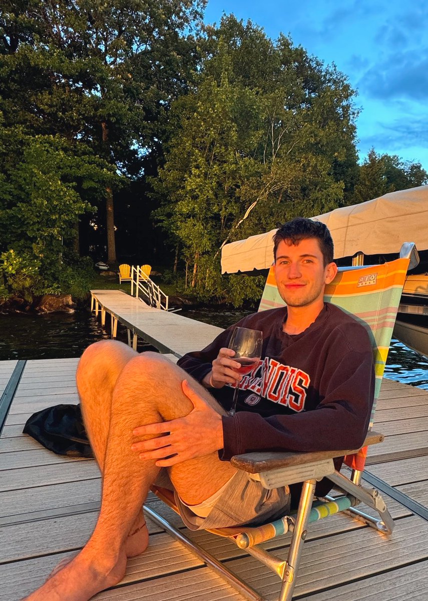 idkitsaids's tweet photo. lake days 🌞❤️‍🔥 https://t.co/l7mynh31AX