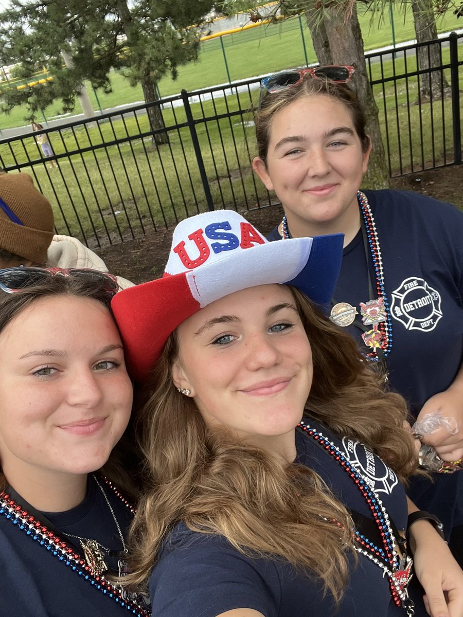AydanSoper's tweet photo. What a great way to start off the Great Lakes National tournament: trading pins, a parade, and music! As part of the festivities, my team came together to honor our local heroes by wearing DFD shirts; thank you to all who serve! 

@LTUSOFTBALL @umichsoftball @MSU_Softball https://t.co/SZ1d07jCqt
