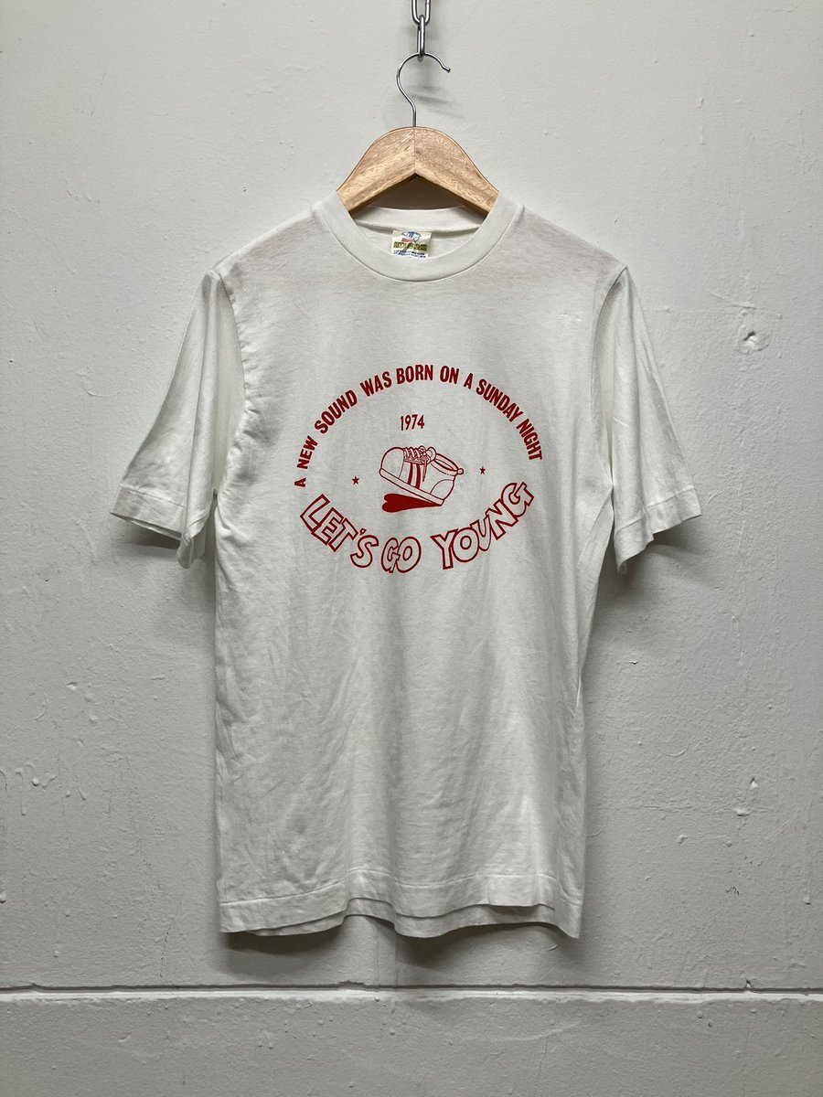 slap_multiroom's tweet photo. 【70s専門古着屋 柊-Hiragi- ✖︎ 古着屋PALS TOKYO】
ポップアップ出品商品

70s レッツゴーヤング Tシャツ
size:about XS〜S
¥4,500 taxin
—
#レッツゴーヤング　#昭和歌謡
#昭和アイドル　#70sスタイル
#70s好きな人と繋がりたい 
#昭和レトロ　#70s古着 https://t.co/LoQPA8Jd2c