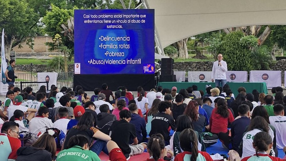 Tu_IMSS's tweet photo. 📸 En el desarrollo de los Juegos Nacionales #ODEIMSS, se llevó a cabo la Conferencia Formativa “Yo elijo mi futuro”, dirigida a concientizar a los adolescentes y jóvenes usuarios del #IMSS, en temas relacionados con los valores éticos, así como el problema de las adicciones. https://t.co/aemDr09nBk