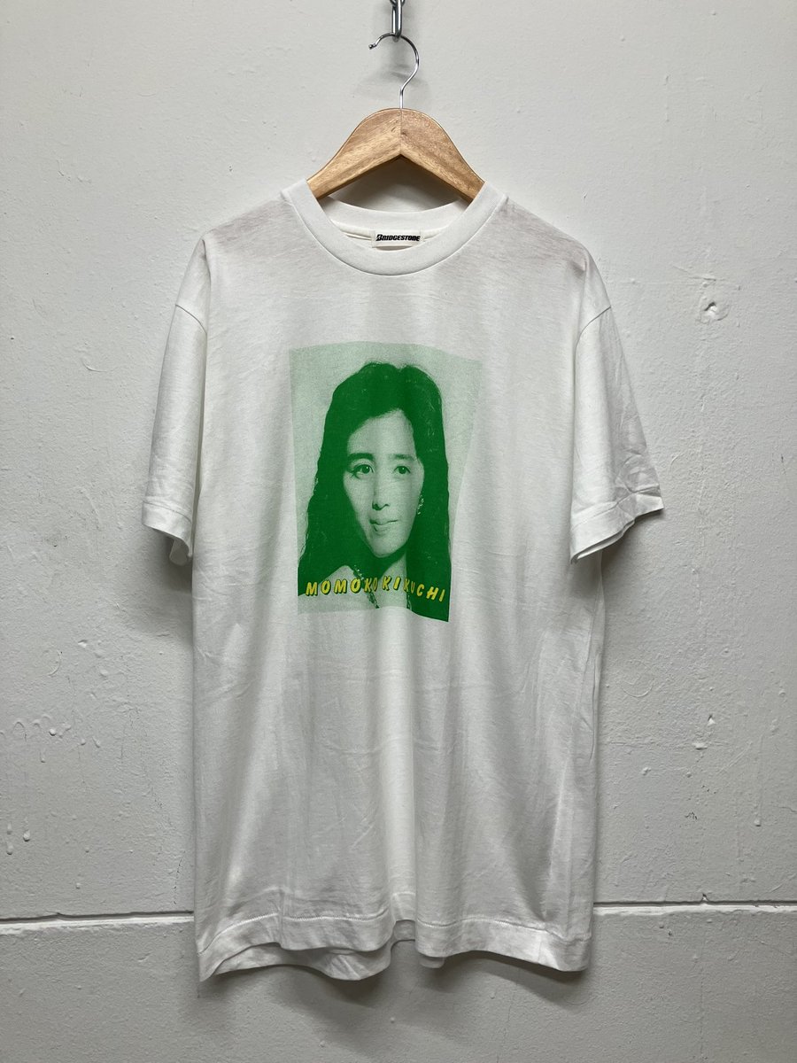 slap_multiroom's tweet photo. 【70s専門古着屋 柊-Hiragi- ✖︎ 古着屋PALS TOKYO】
ポップアップ出品商品

80s 菊池桃子Tシャツ
size:about L
¥9,500 taxin
—
#菊池桃子　#昭和歌謡　#昭和アイドル
#80sアイドル　#70sスタイル
#70s好きな人と繋がりたい #昭和レトロ
#70s古着　#80s古着 https://t.co/pOXUFLkX0A