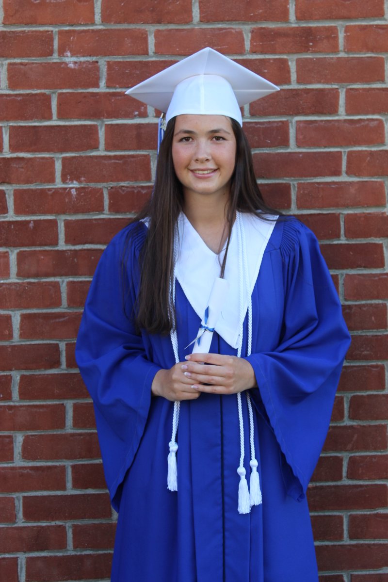 Congratulations to Savhanna Lamber who graduates with an OSSD Cum Laude, as an Ontario Scholar, with her Gold French Certificate, and her B1 DELF diploma.