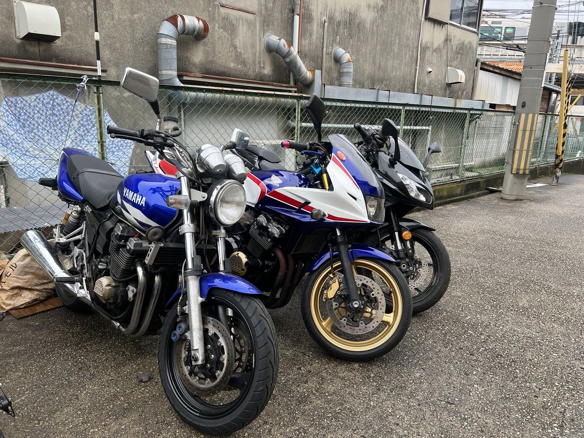 GUYSFactoryGAIA's tweet photo. おはようございます☁️
微妙な空模様ですが…
本日は車検に行って参ります🙆
車検が切れて動かせないバイク等も
引き取り 配達も行っております🫡
是非一度ご相談下さいませ👍
#motoshopgaia
#guysfactory
#大阪バイク #nc39
#rh02 #zx1000 https://t.co/pZagA7MEkH