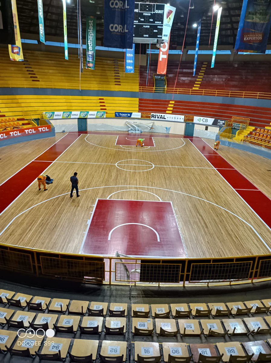 FEDEAZUAY's tweet photo. 📸 Literalmente la cancha  del Coliseo Mayor, icónico escenario de la Región y país está "de lujo" y a punto para albergar eventos masivos.
@DeporteEc
@FEDEAZUAY
@aguschmer
✅#FDACunaDeCampeones https://t.co/h2P0KvfJR0