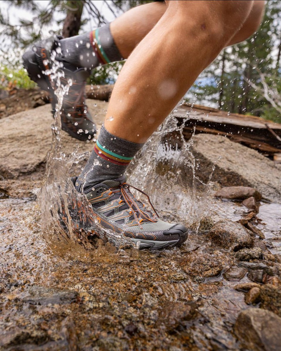 swiftwick's tweet image. We take moisture wicking seriously—after all, it’s in our name. The fibers that make up our socks are designed to breathe and move moisture away from your feet toward the surface of the sock. 

We&apos;re obsessed with moisture management, so you don&apos;t have to be.