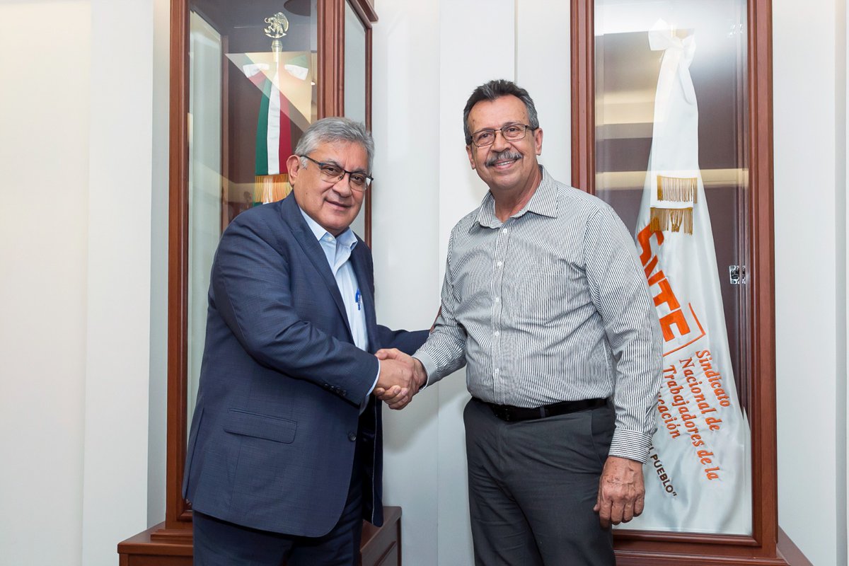 SilviaLunaAgs's tweet photo. #UnoSomosTodos
#TodosSomosUno
Como parte de su agenda de trabajo, el Srio. Gral. del #SNTE, Mtro. Alfonso Cepeda Salas, se reunió con el dirigente de @SNTE_Seccion28, César Adalberto Salazar. Habrá respuesta a las demandas de los trabajadores de la educación en #Sonora https://t.co/CnwPZ8FC6T