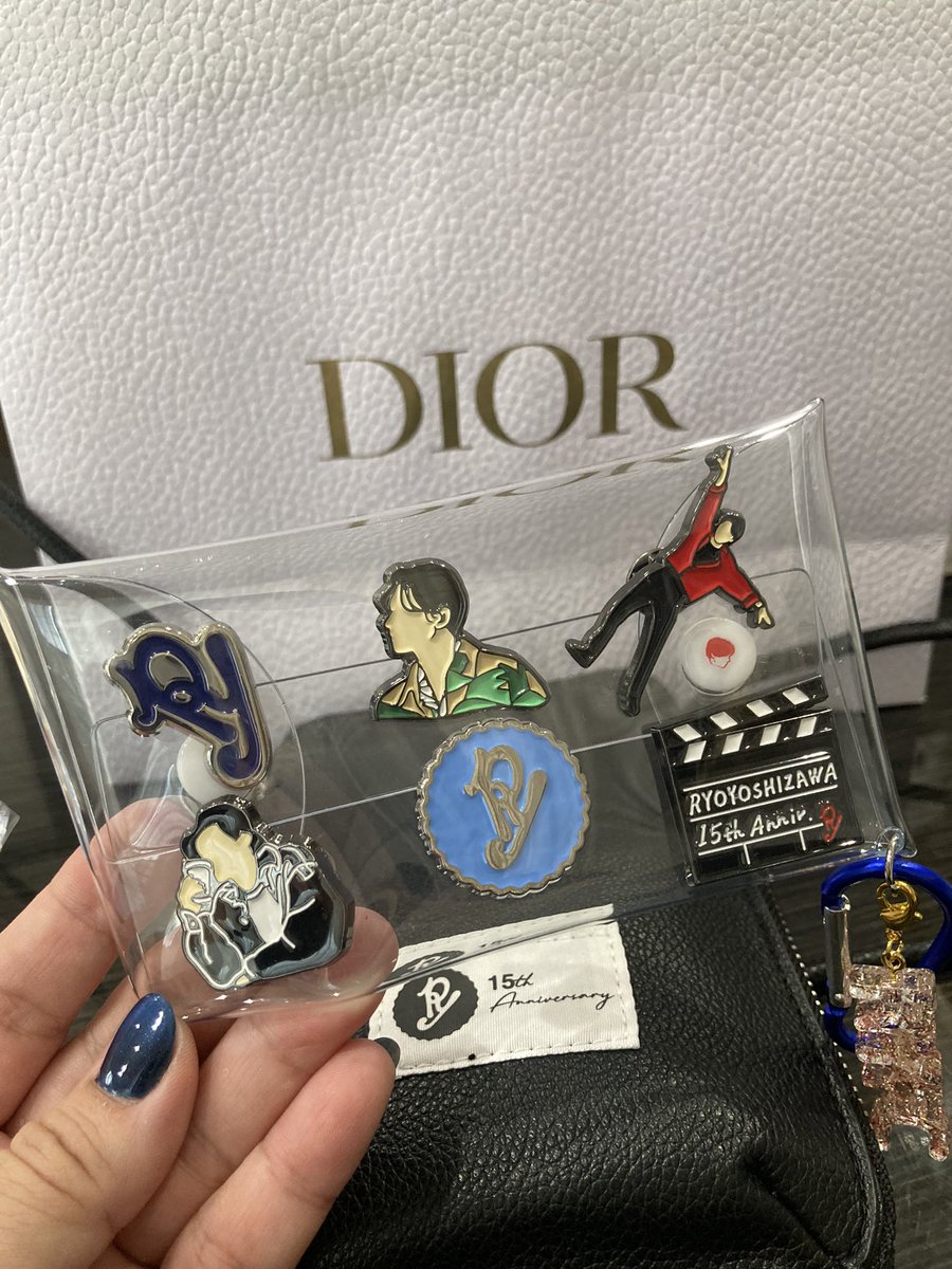 ランダムピンズ トートに穴開けたくないなー 傷もつけたくないしなー