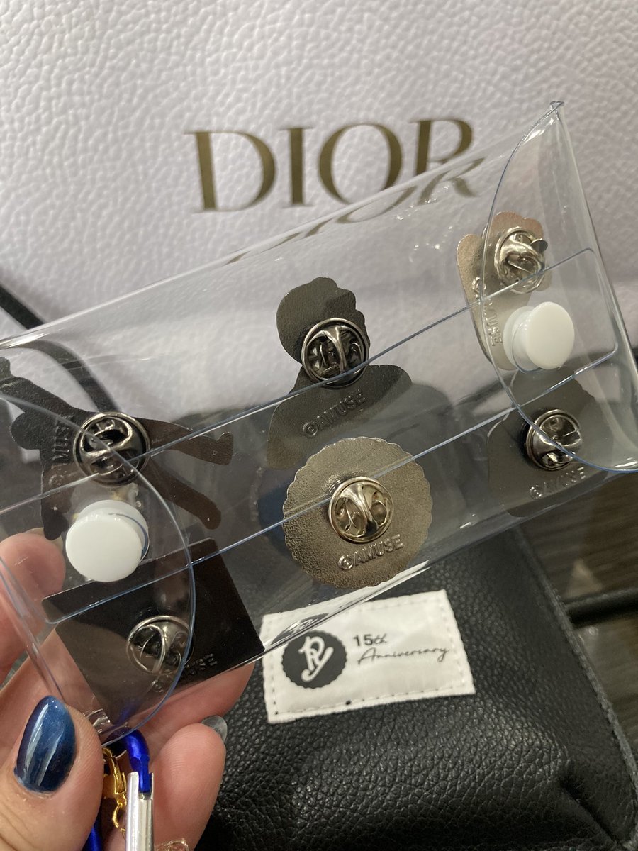 ランダムピンズ トートに穴開けたくないなー 傷もつけたくないしなー