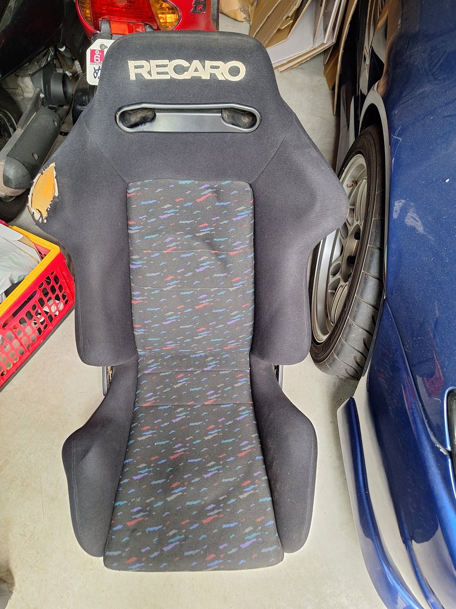 久々の車ネタw

レカロSR3が1.5万で買えた

シルビアかエッセに付けよ