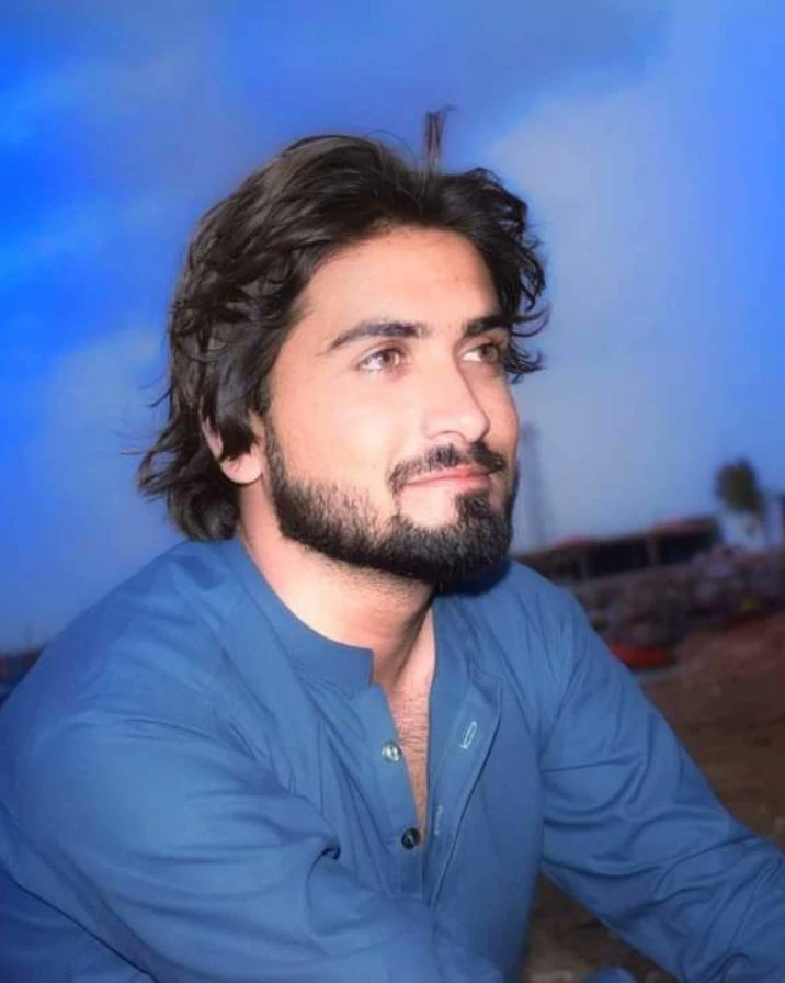 RaeesBaloc's tweet photo. وتن تئی مھرانی آتراپ ءَ نہ جَت ما زھمے
دو شئیر پِر بست دو تیر وارت ءُ چدا چہ رپتیں
رئیس
#GilamanWazir
#Tabish https://t.co/qXYr1c0tni