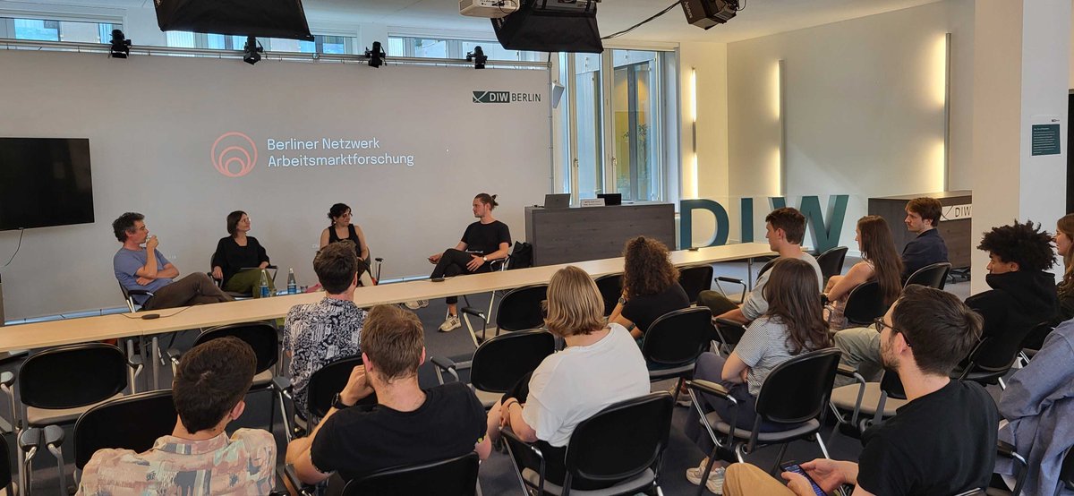That’s a wrap! 🎬 Our BeNA Guru Talk on "Networking in Academia" on July 8th was a success! 🌟 PhD students &amp; postdocs gained insights from <a href="/FelixWeinhardt/">Felix Weinhardt</a>, @shushmargaryan, &amp; <a href="/ebert_cara/">Cara Ebert</a>, moderated by @fxdegenhardt. Thanks to everyone who attended and made it a great event!
